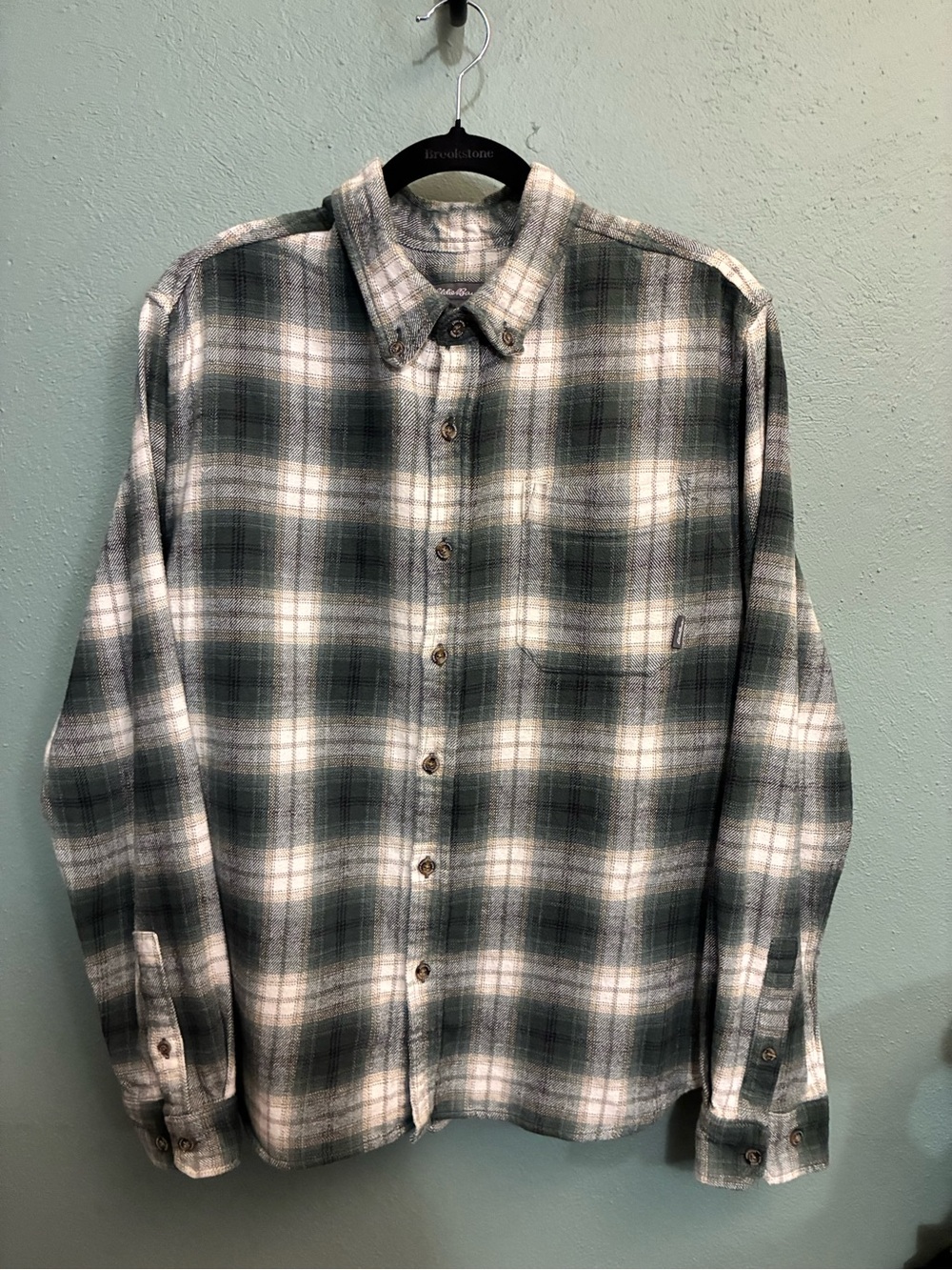 Eddie Bauer Men’s XL Green Cream Plaid Flannel Button Down Shirt